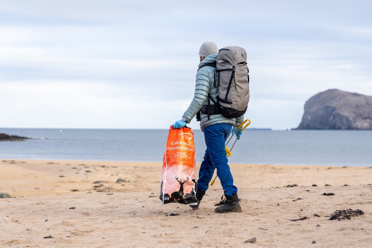 Ocean Vertical beach clean on Blue Friday in East Lothian