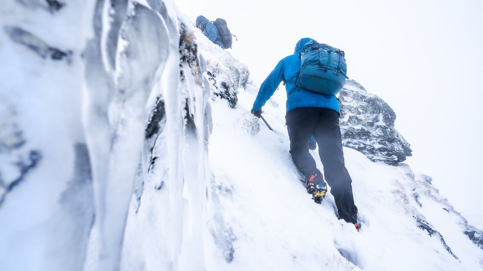 best hillwalking and mountaineering courses in scotland for winter